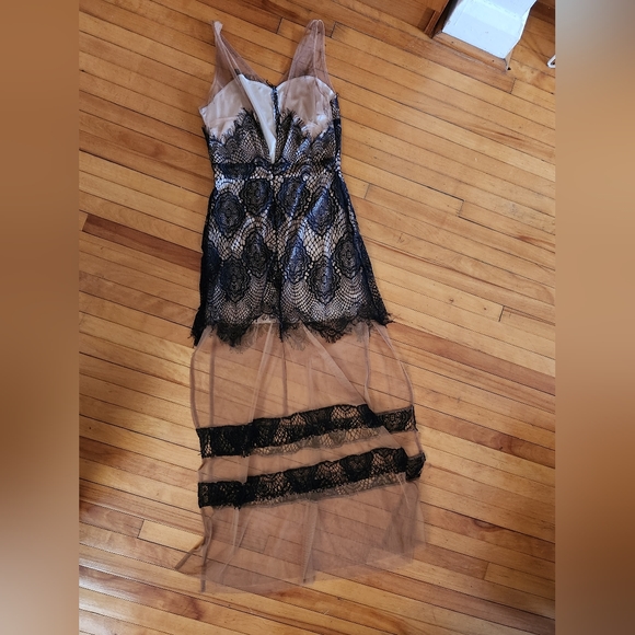 Beautiful Lace dress size small - Picture 6 of 6